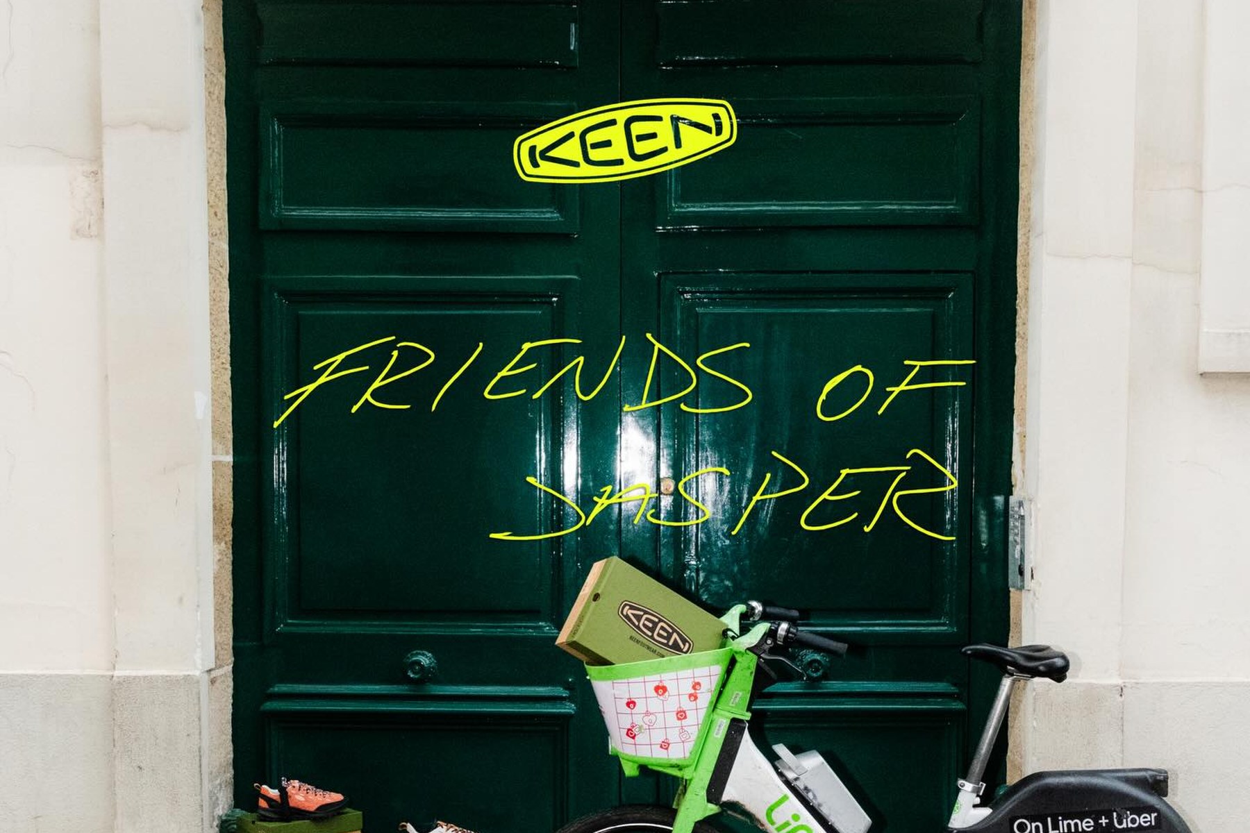 Friends of Jasper, the KEEN showroom door in Paris.