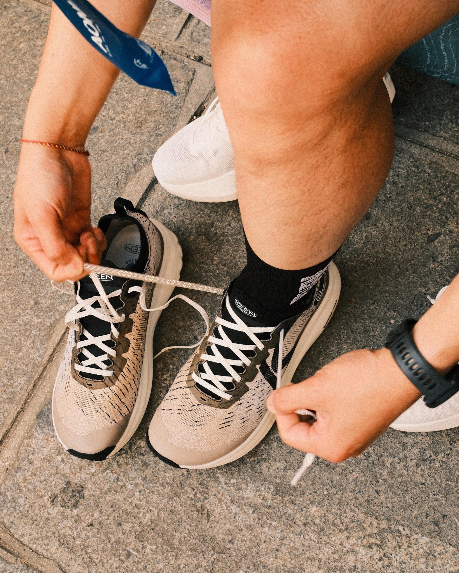 Lacing up the SS27 sample.
