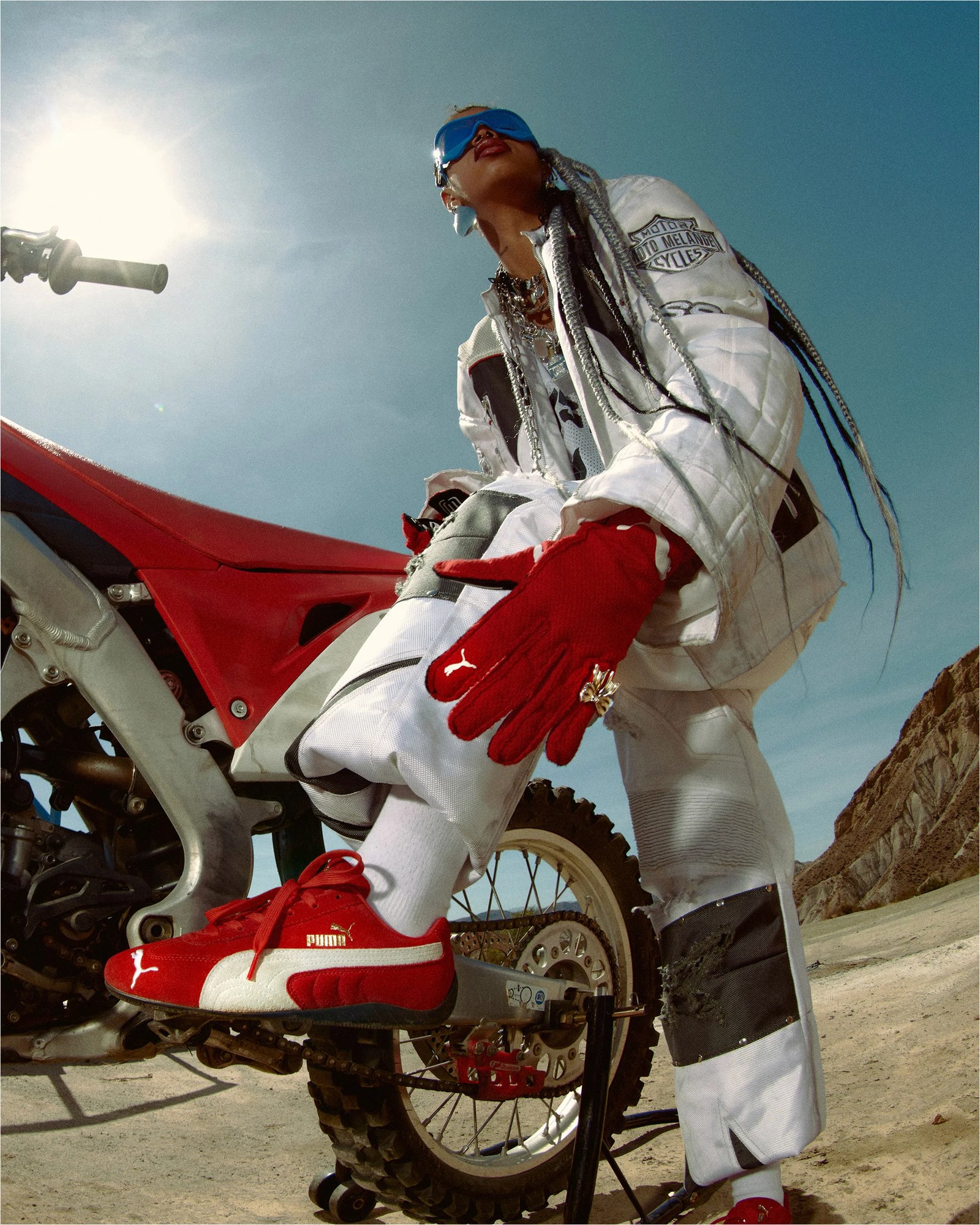 Speedcat OG in red, on the bike.